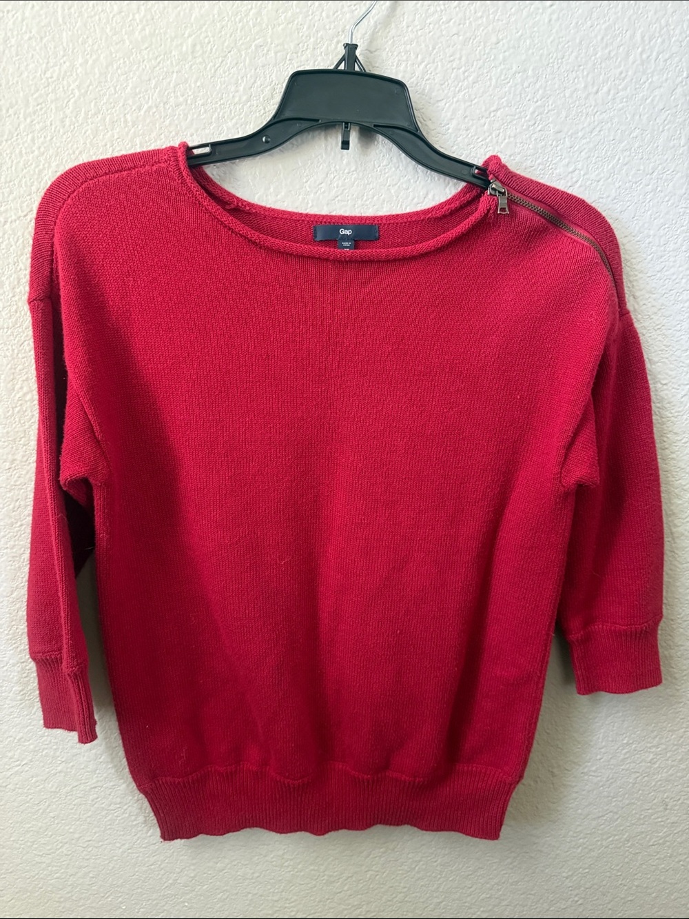 GAP Red Y2K Casual Women's Lightweight Crewneck Sweater with Shoulder Zip
